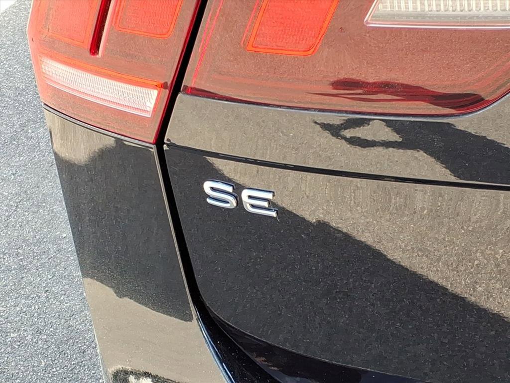 Used 2024 Volkswagen Tiguan SE R-Line FWD image 6