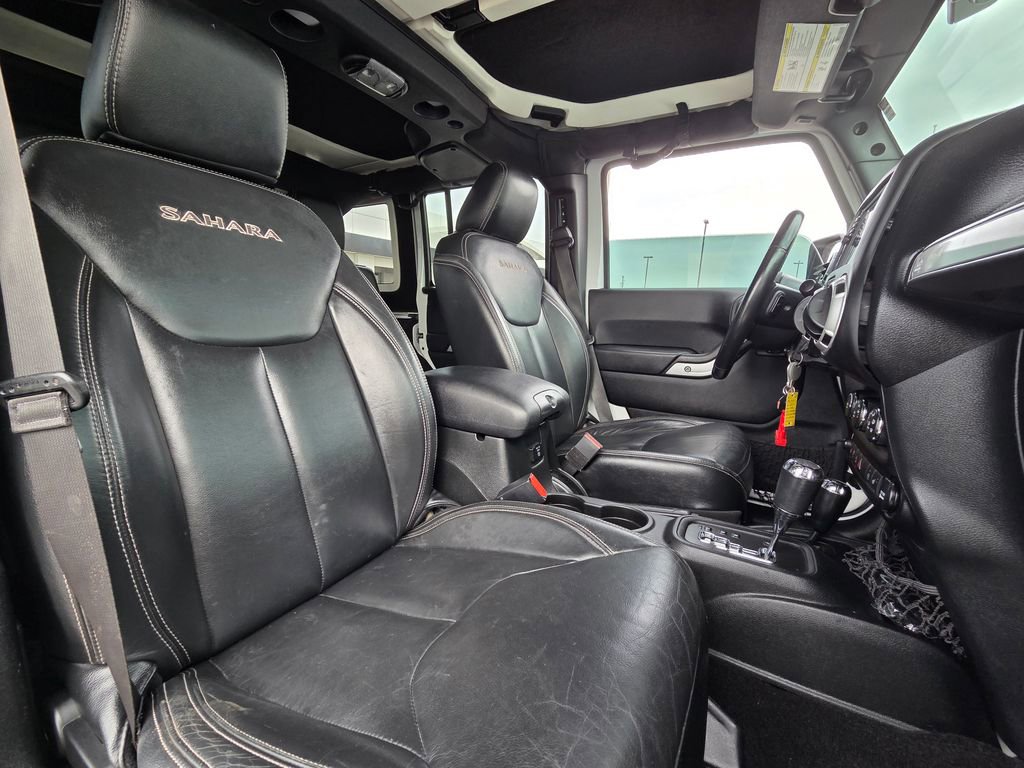 Used 2017 Jeep Wrangler Unlimited Sahara w/ Connectivity Group image 28