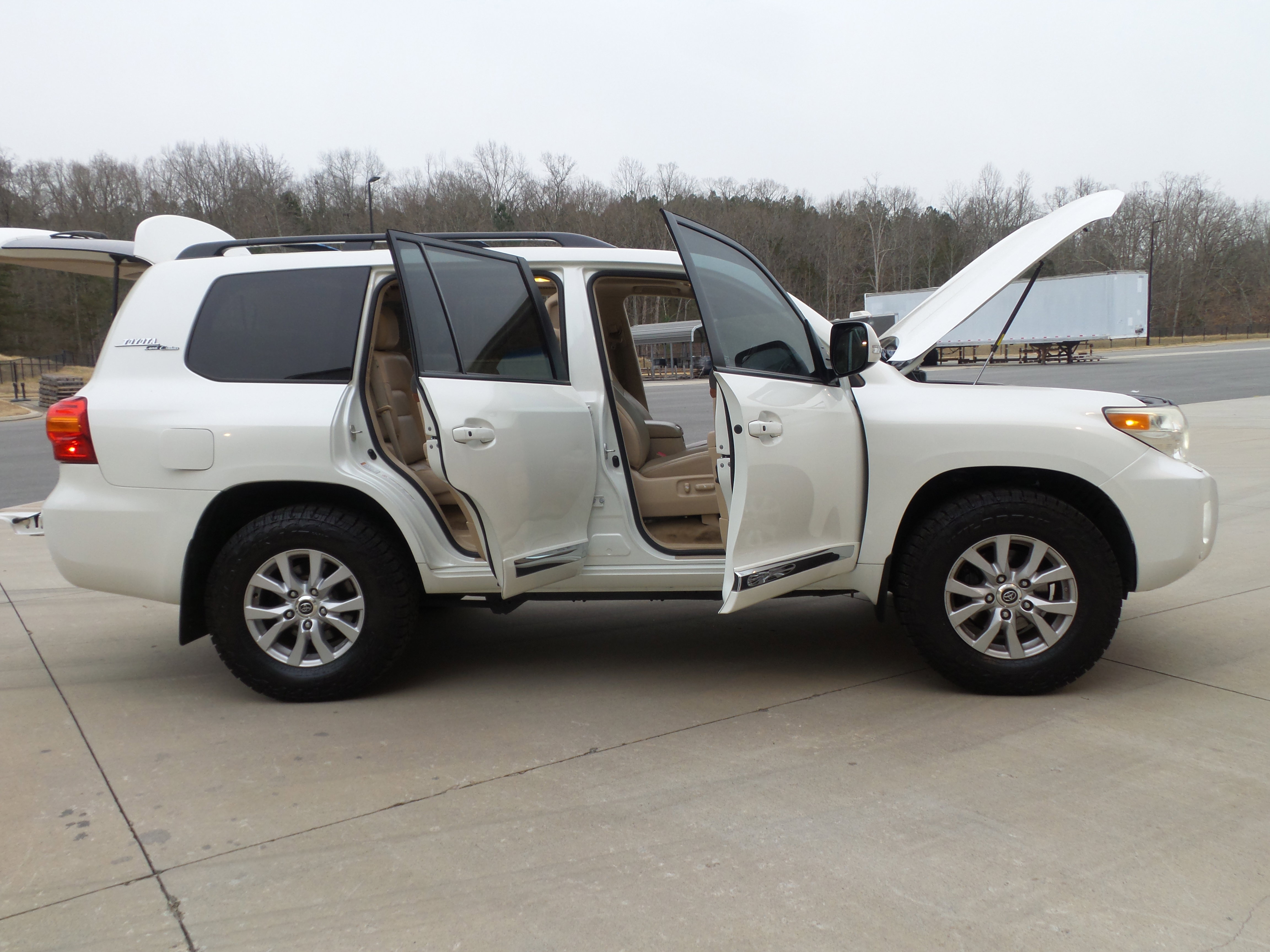 Used 2013 Toyota Land Cruiser image 22