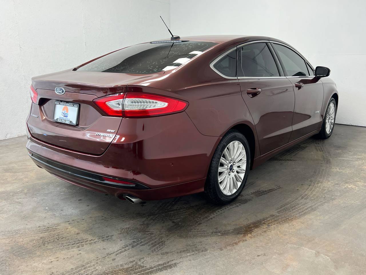 Used 2016 Ford Fusion SE w/ Equipment Group 502A FWD image 4