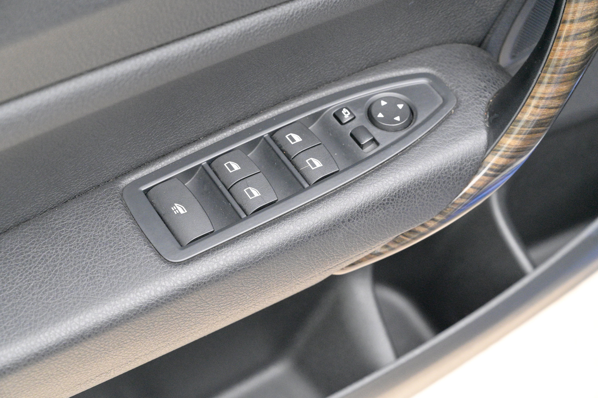 Used 2016 BMW M235i Convertible image 23