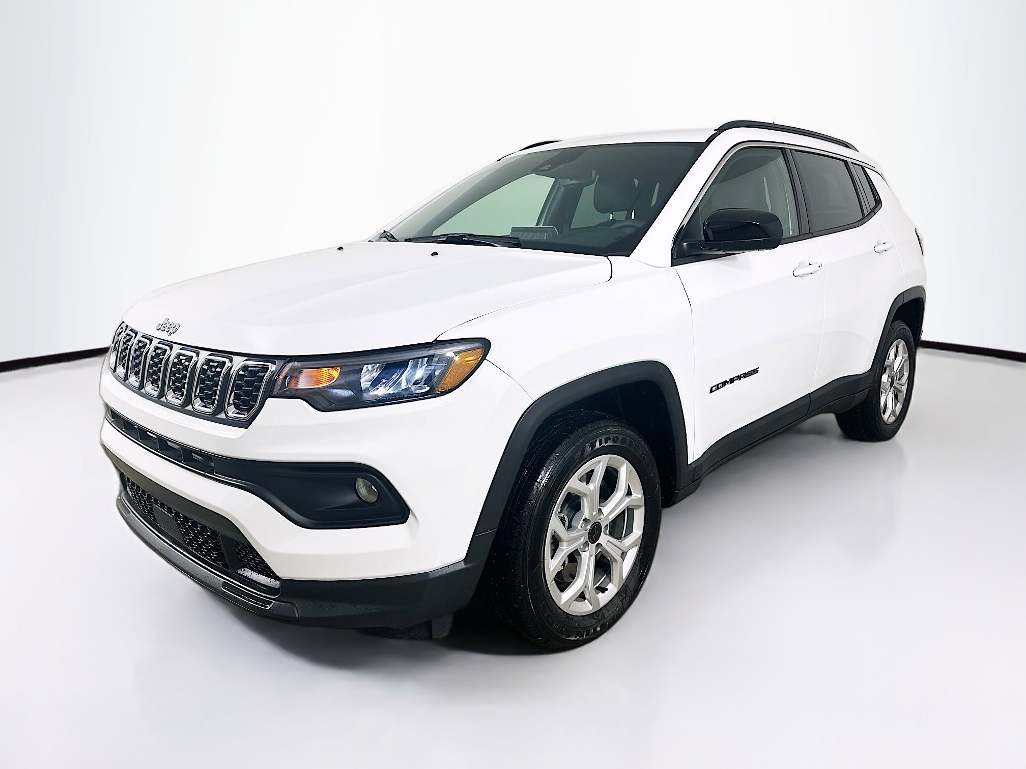 Certified 2025 Jeep Compass Latitude image 3