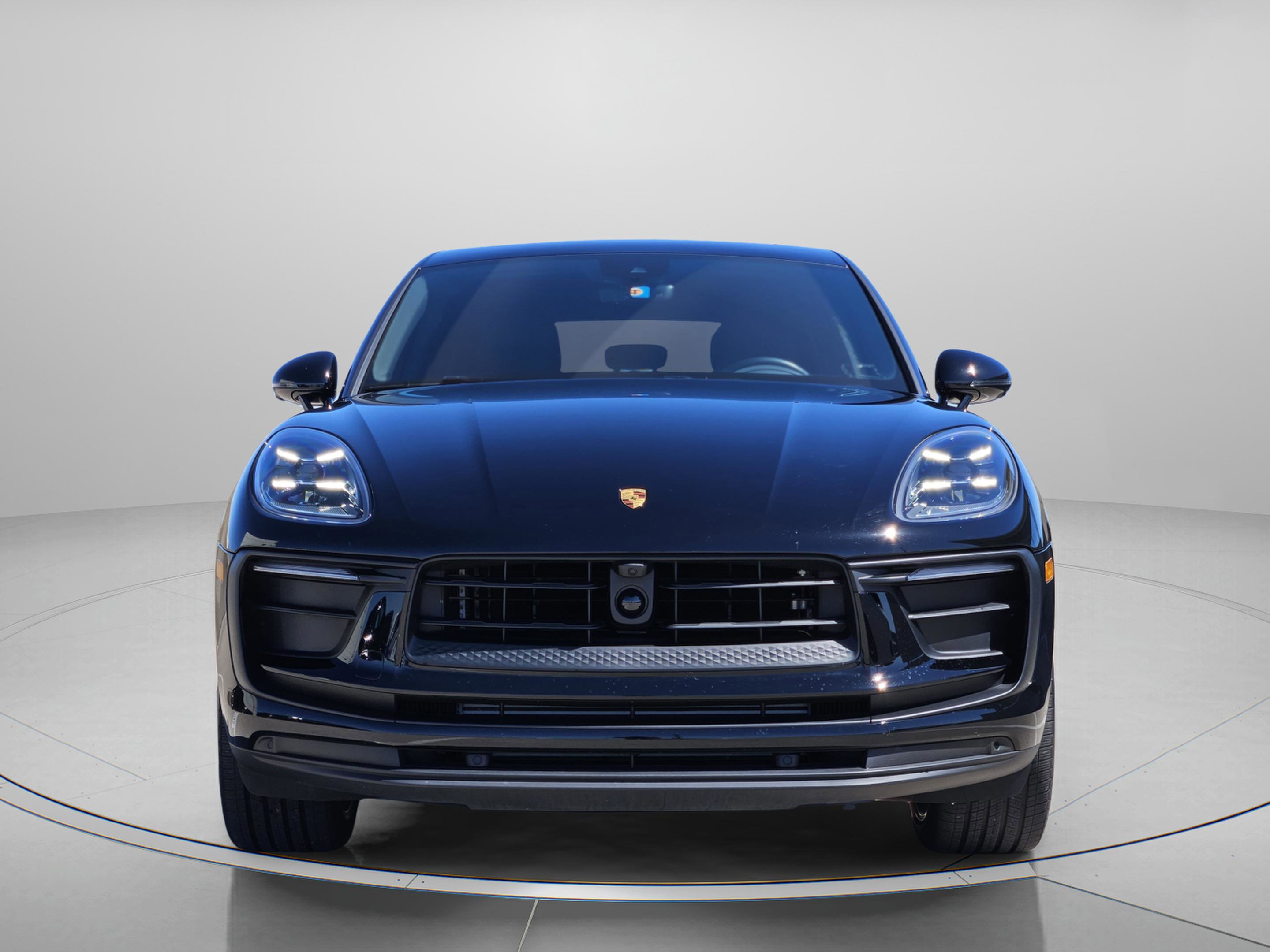Certified 2023 Porsche Macan Turbo image 9