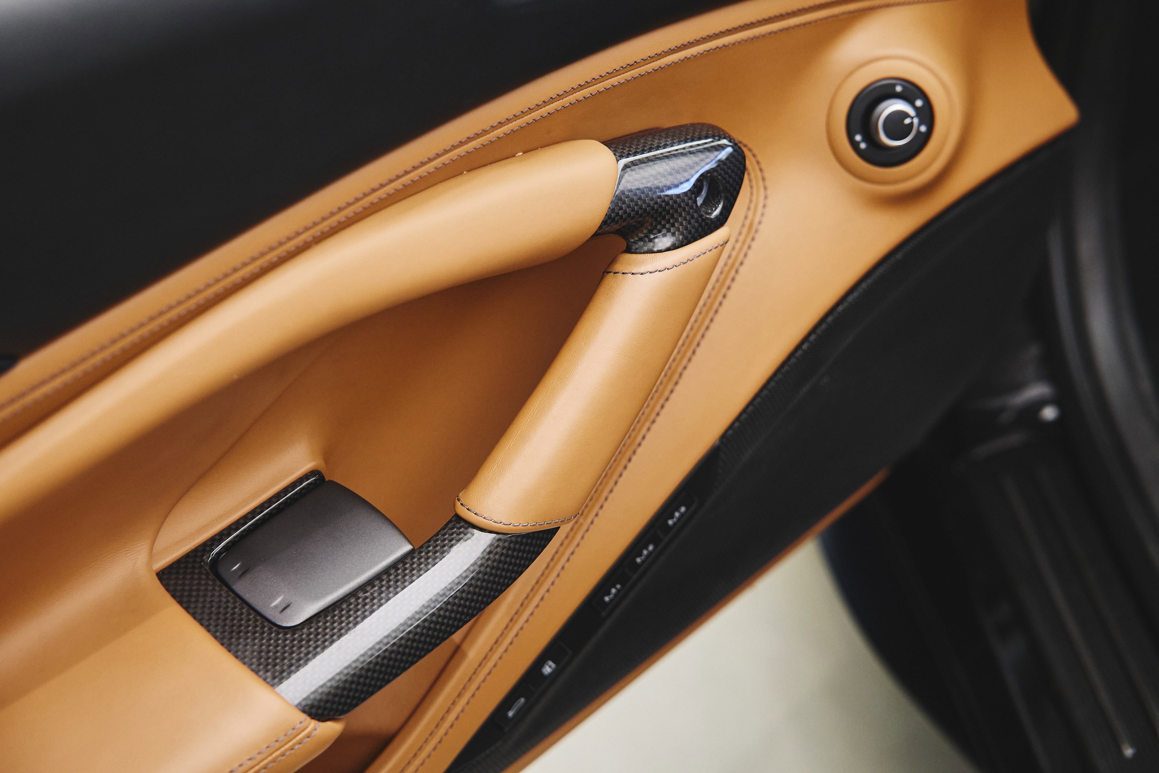 Used 2022 Ferrari F8 Tributo image 31