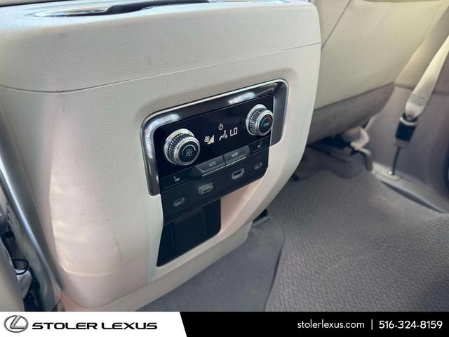 Used 2022 GMC Yukon Denali w/ Advanced Technology Package AWD/4WD image 17