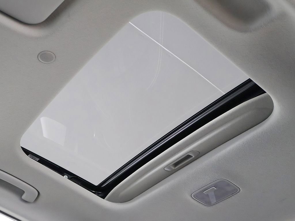 Certified 2024 Hyundai Venue SEL FWD image 15