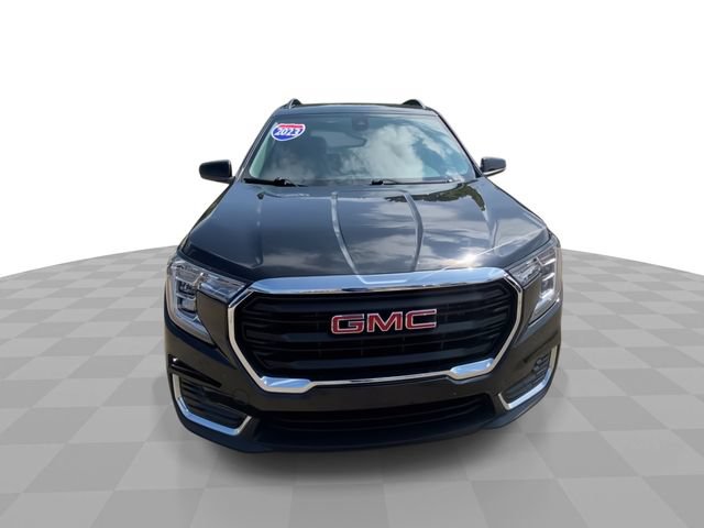 Used 2023 GMC Terrain SLE w/ Driver Convenience Package FWD image 4