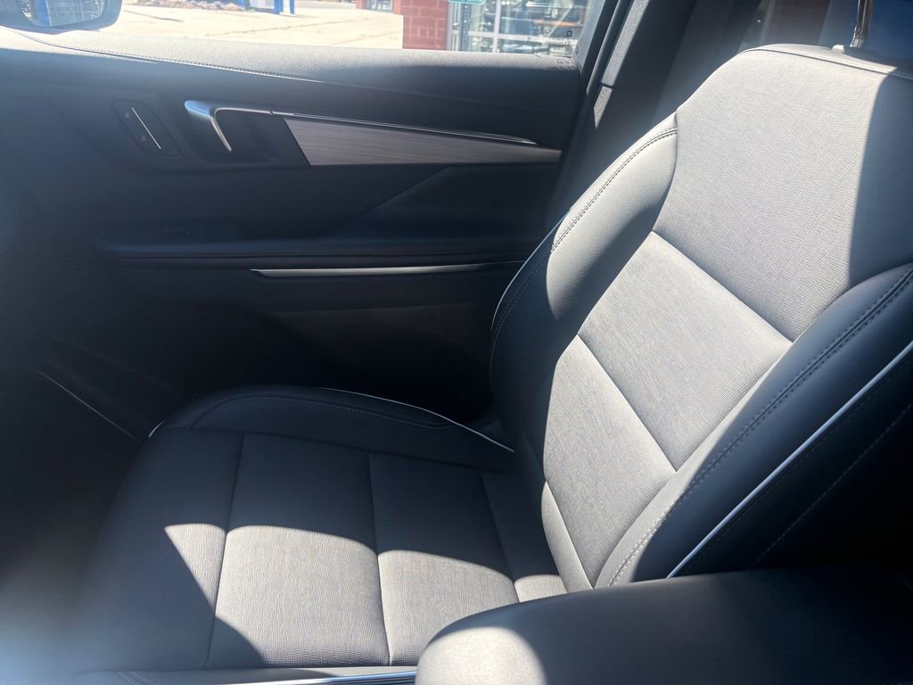 Used 2025 Buick Enclave Preferred image 12