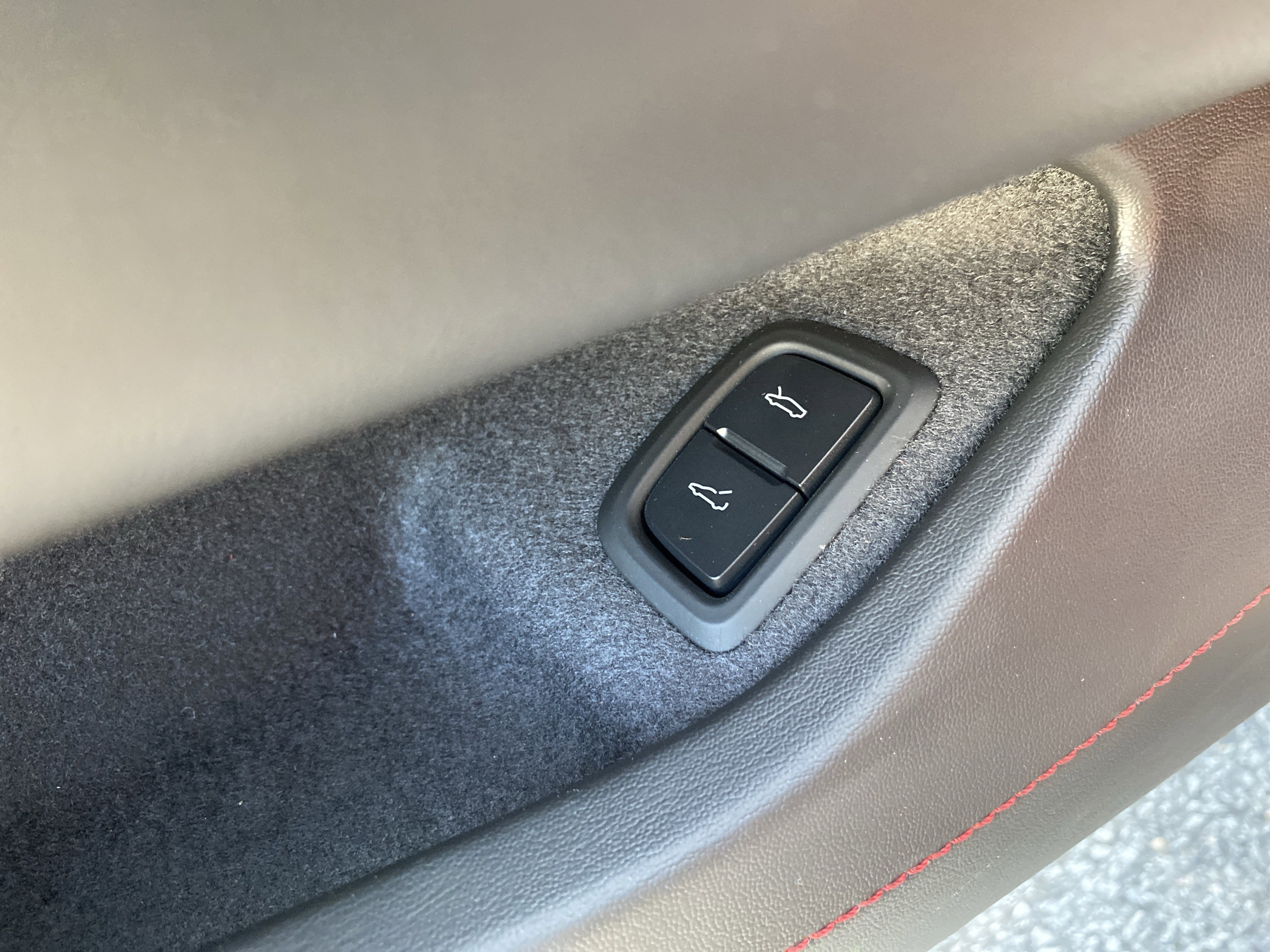 Used 2020 Chevrolet Corvette Stingray Coupe w/ 1LT image 23