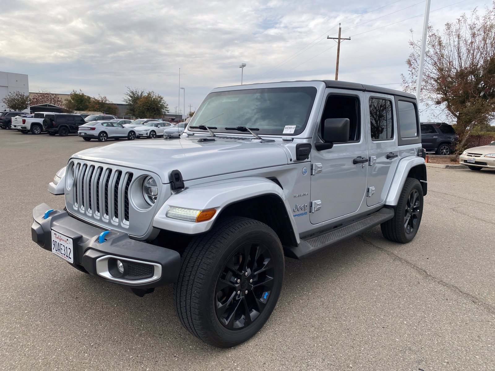 Used 2022 Jeep Wrangler Unlimited Sahara w/ Cold Weather Group AWD/4WD image 1