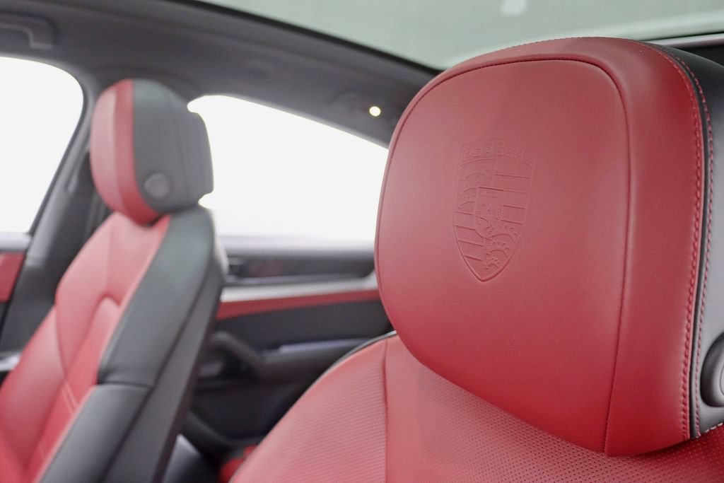 Used 2024 Porsche Cayenne S AWD/4WD image 25