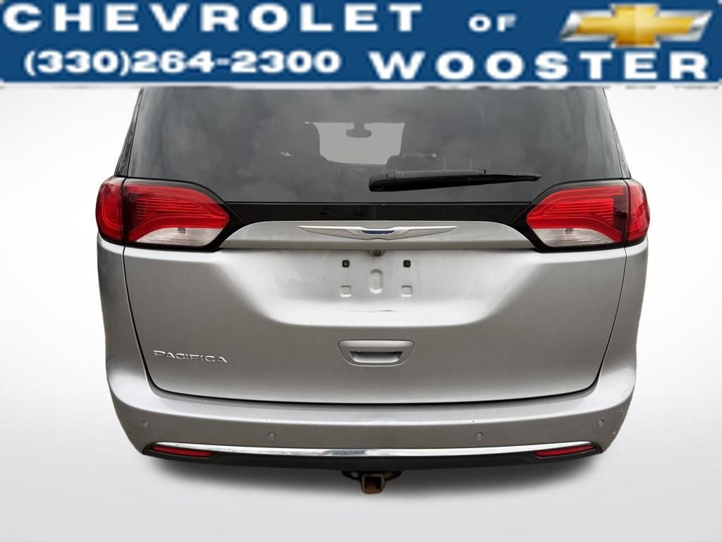 Used 2017 Chrysler Pacifica Touring-L Plus image 4