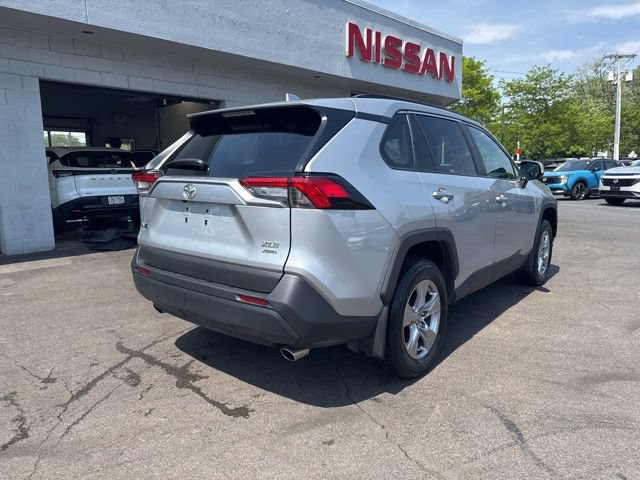 Used 2025 Toyota RAV4 XLE AWD/4WD image 2