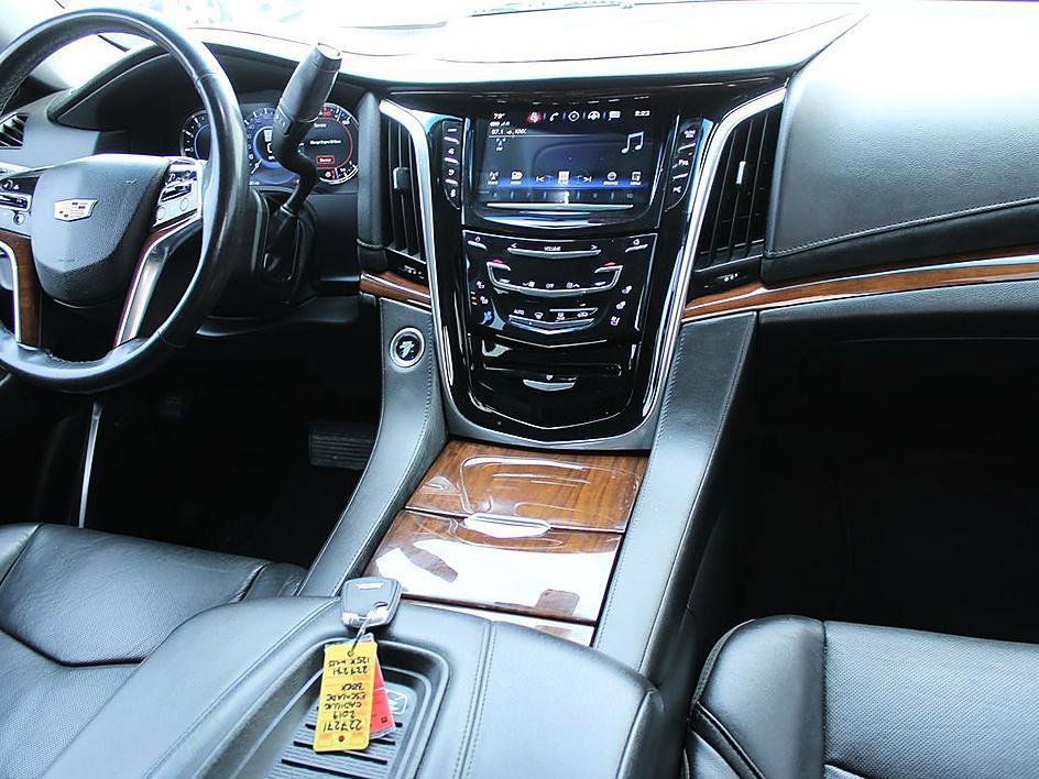 Used 2019 Cadillac Escalade ESV 2WD image 25