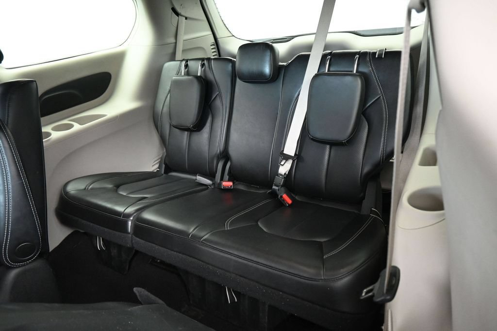 Used 2023 Chrysler Pacifica Touring-L FWD image 31