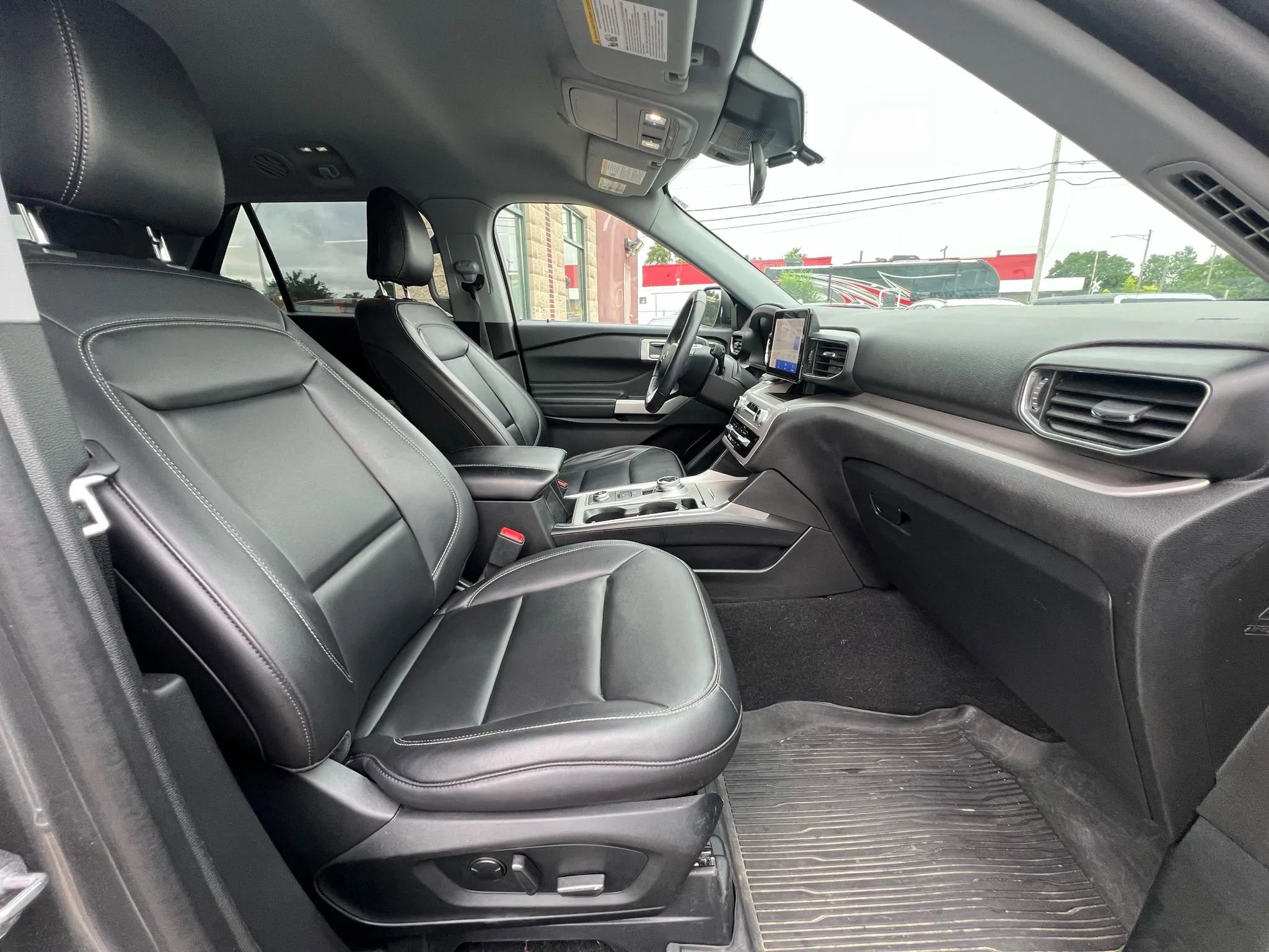 Used 2023 Ford Explorer XLT w/ Equipment Group 202A image 27