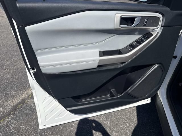 Used 2023 Ford Explorer XLT w/ Equipment Group 202A AWD/4WD image 23