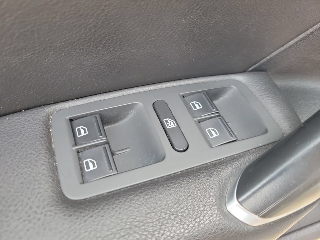 Used 2018 Volkswagen Passat 2.0T FWD image 15