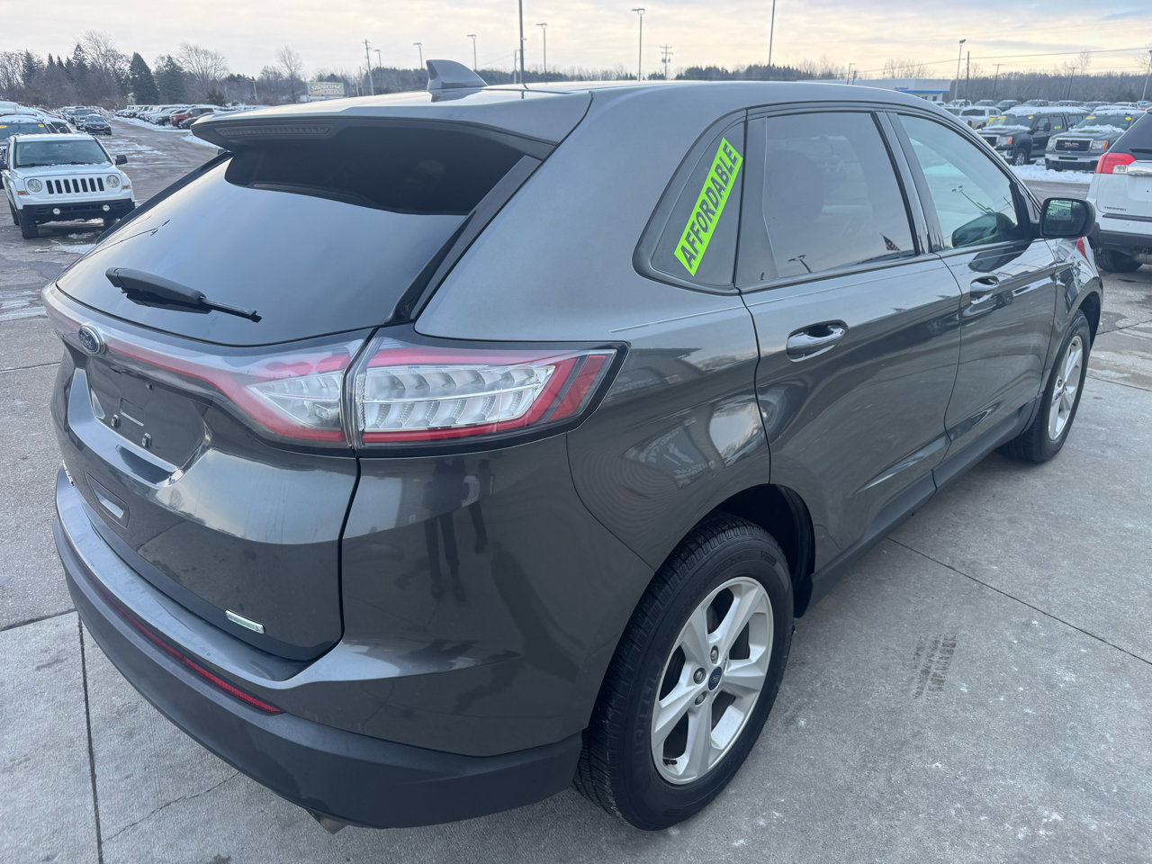 Used 2018 Ford Edge SE image 5
