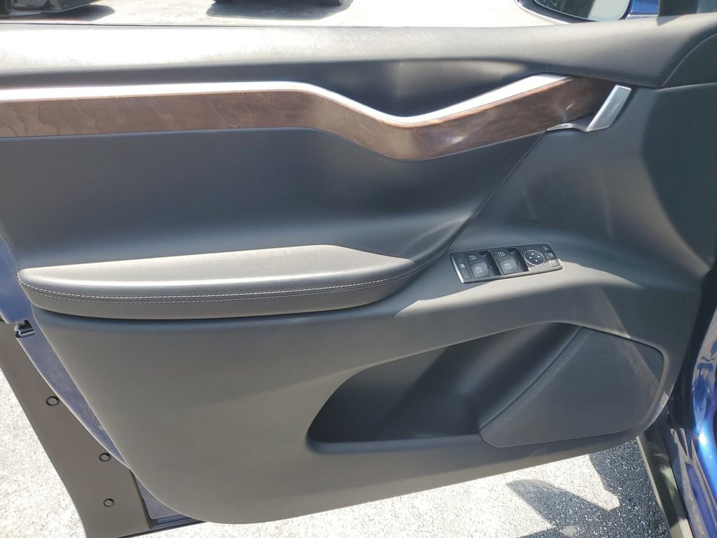 Used 2017 Tesla Model X 75D AWD/4WD image 17