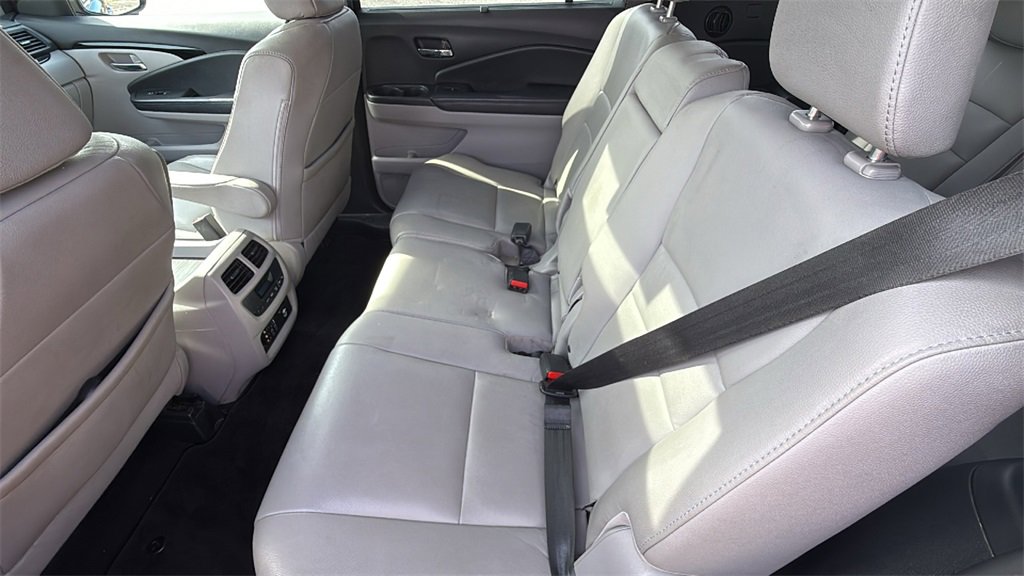 Used 2017 Honda Pilot Touring image 13