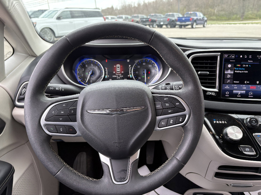 Used 2024 Chrysler Pacifica Touring-L image 25