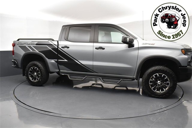 Used 2024 Chevrolet Silverado 1500 ZR2 w/ Technology Package image 4