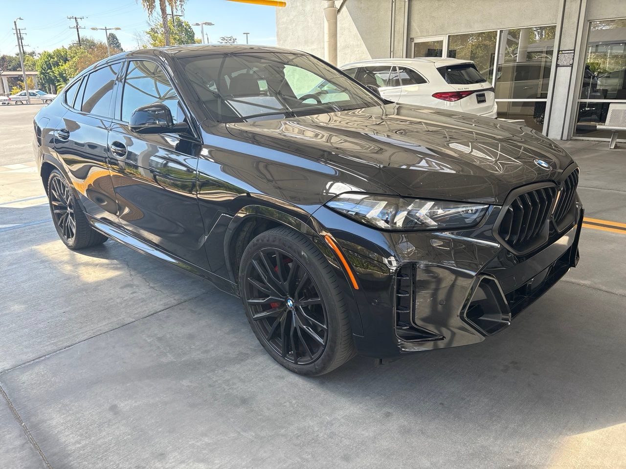 Used 2024 BMW X6 xDrive40i w/ Executive Package AWD/4WD image 4