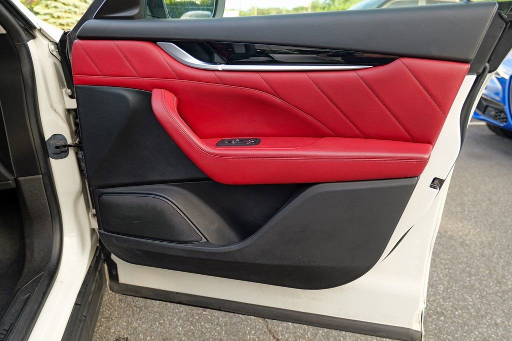 Used 2019 Maserati Levante Base image 32