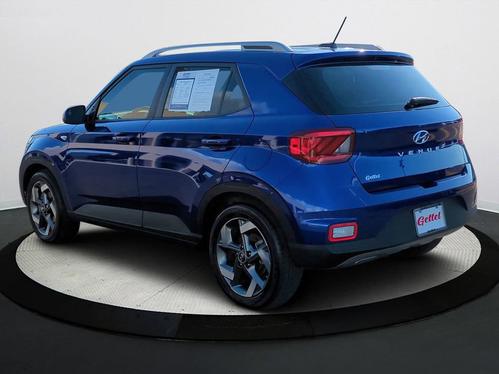 Certified 2025 Hyundai Venue SEL image 6
