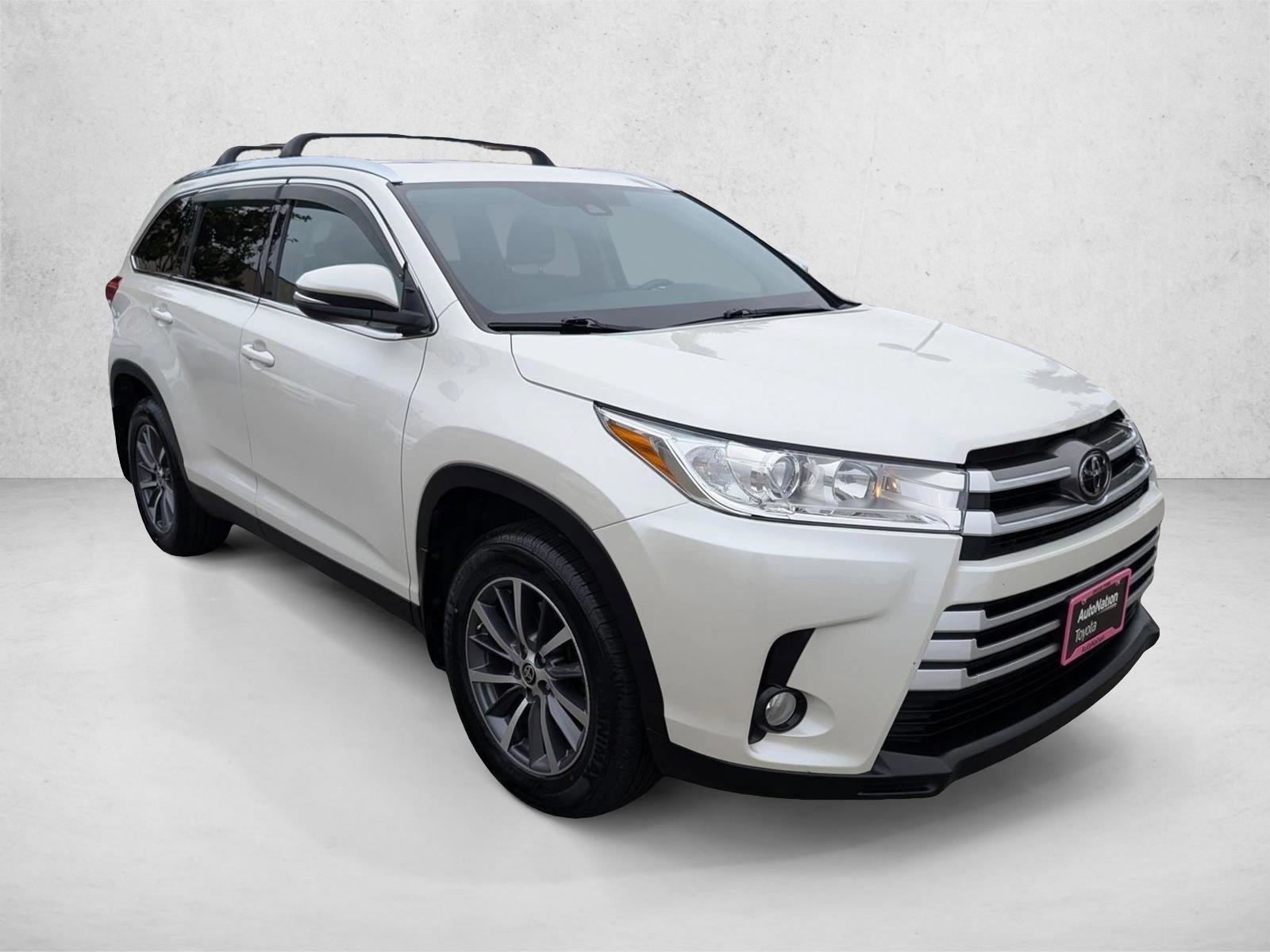 Used 2019 Toyota Highlander XLE AWD/4WD image 3