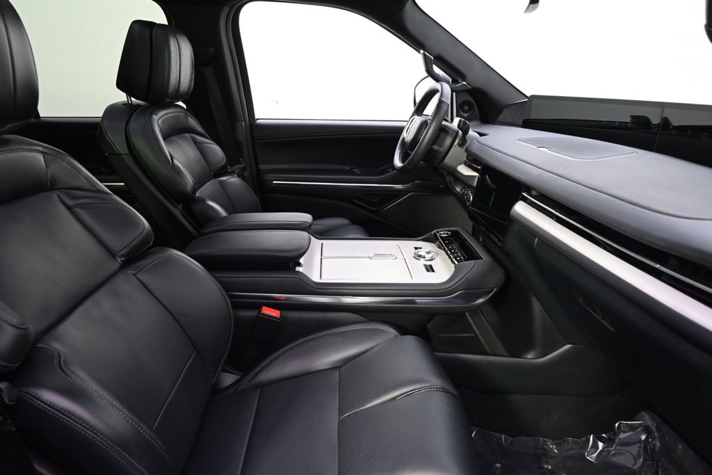 New 2025 Lincoln Navigator Reserve w/ Jet Appearance Package image 16