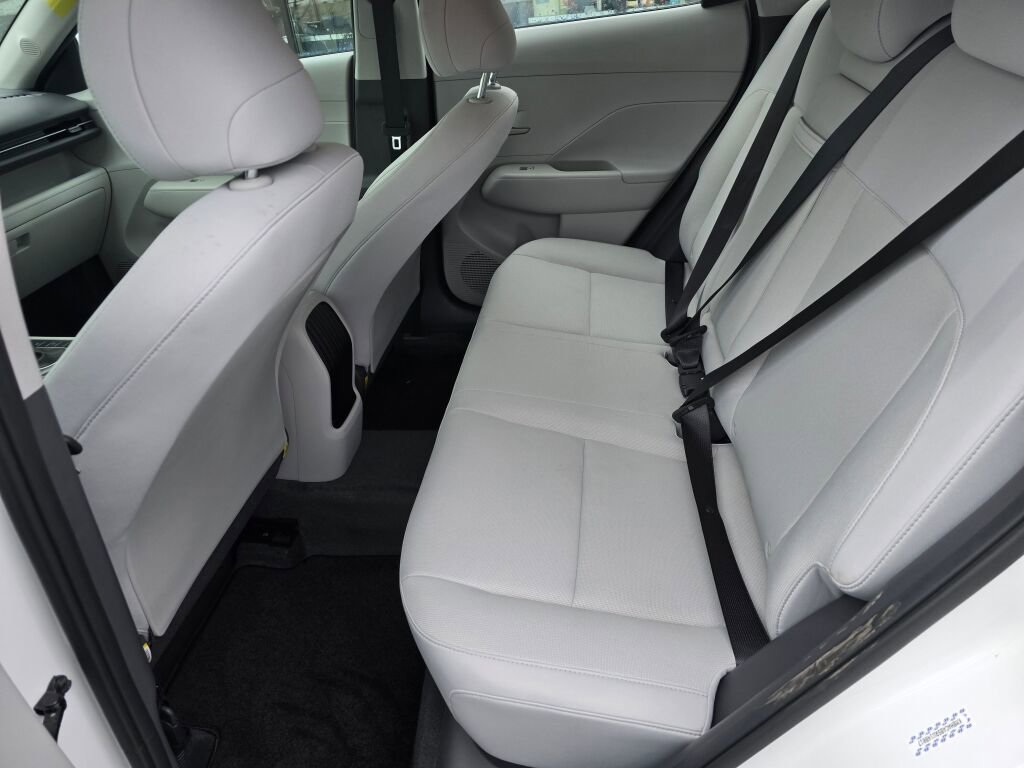 Used 2024 Hyundai Kona SE image 15