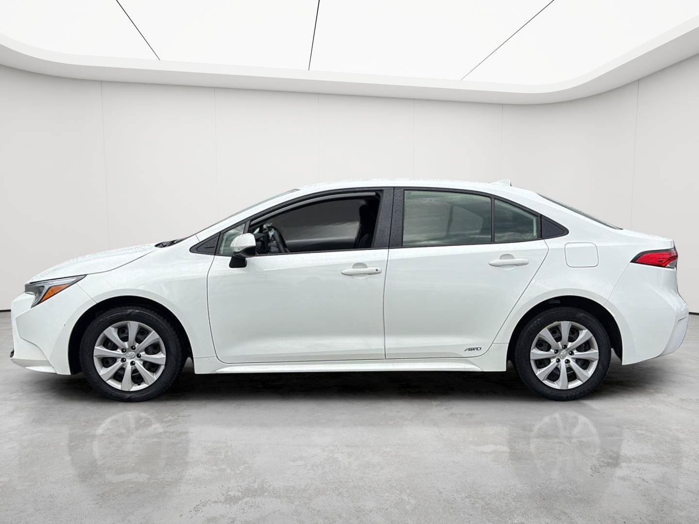 Used 2023 Toyota Corolla LE AWD/4WD image 5