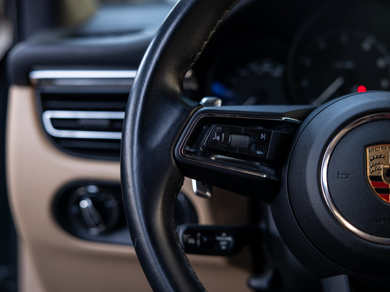 Certified 2023 Porsche Macan AWD/4WD image 44