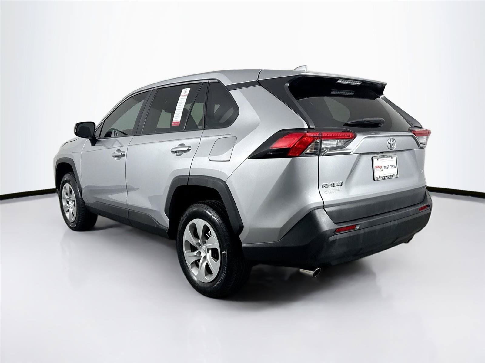 Used 2022 Toyota RAV4 LE FWD image 12