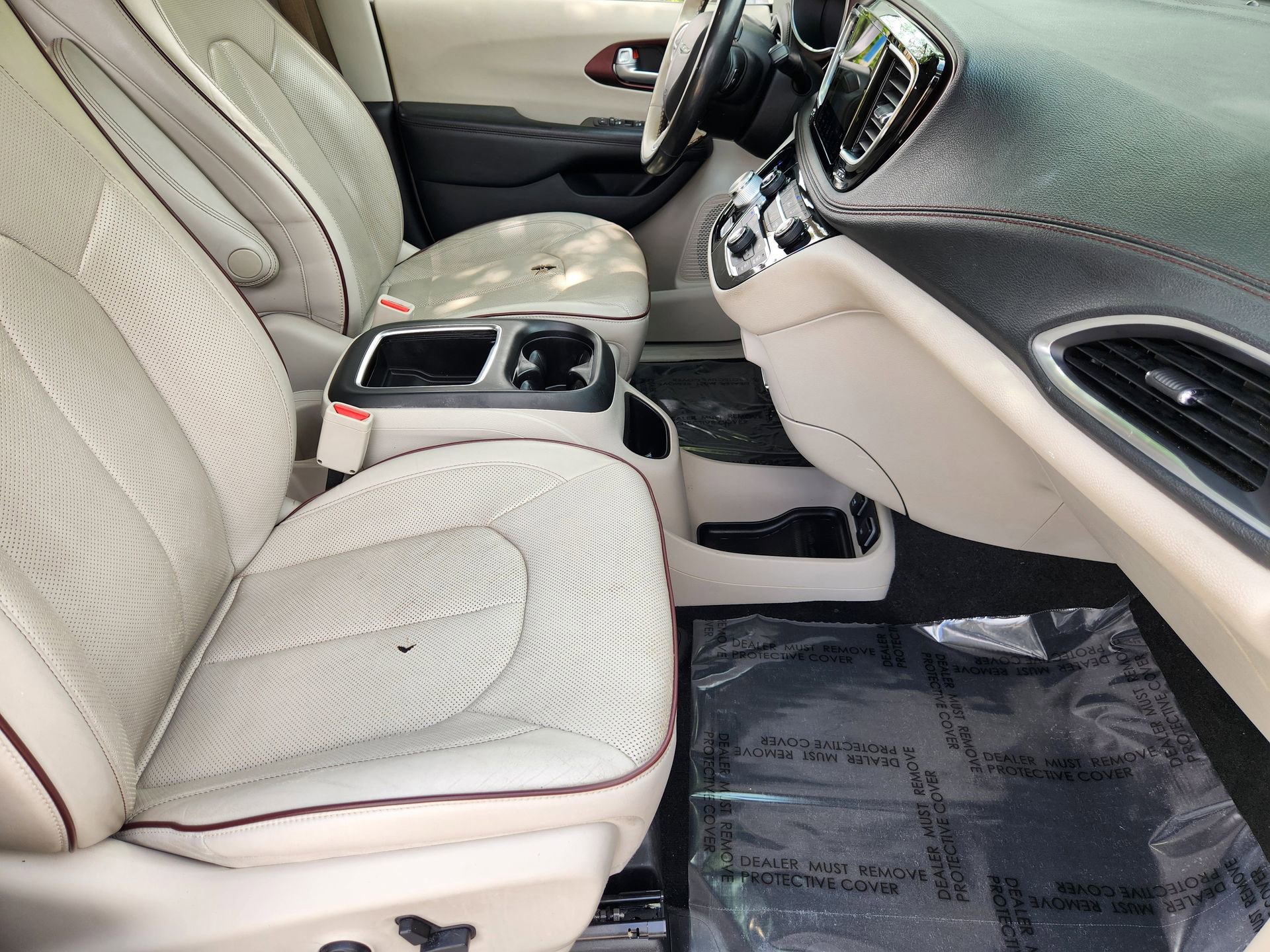 Used 2019 Chrysler Pacifica Limited w/ Tire & Wheel Group image 3