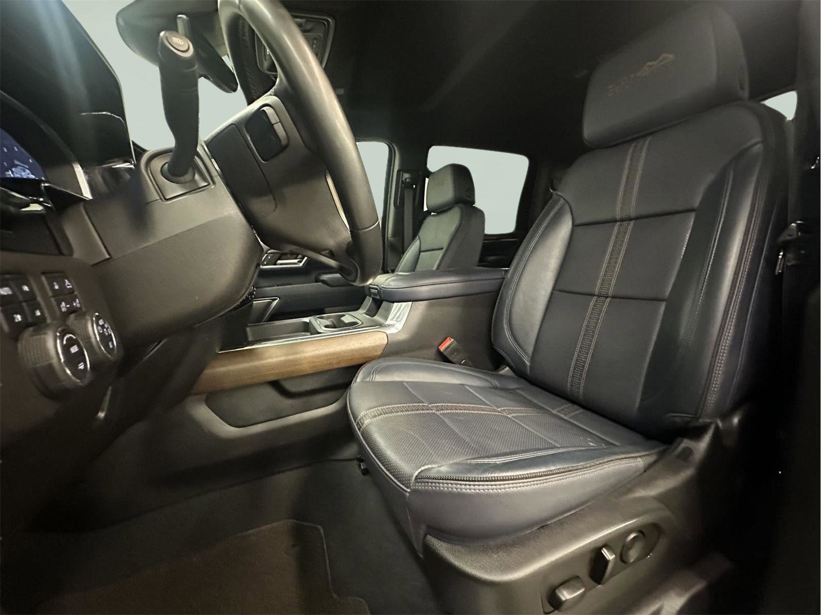 Certified 2024 Chevrolet Silverado 2500 High Country w/ Technology Package image 26