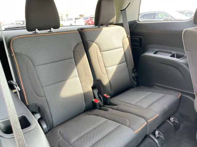 Used 2023 GMC Acadia AT4 image 16