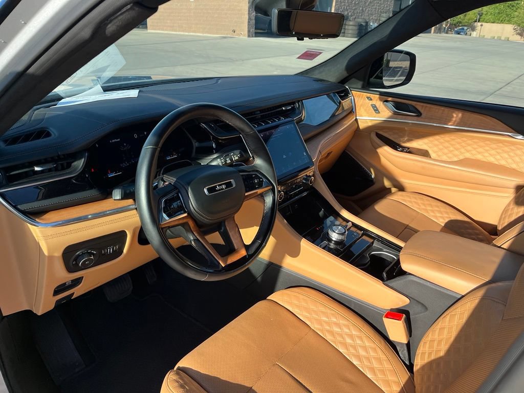 Used 2024 Jeep Grand Cherokee L Summit AWD/4WD image 12