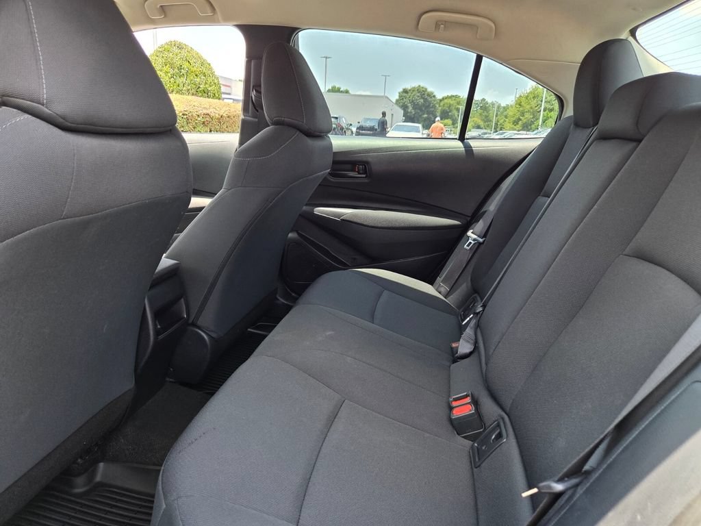 Used 2022 Toyota Corolla LE FWD image 6