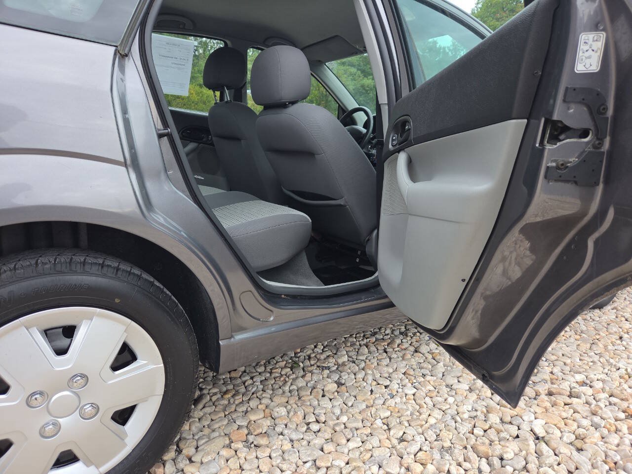 Used 2007 Ford Focus SE FWD image 23