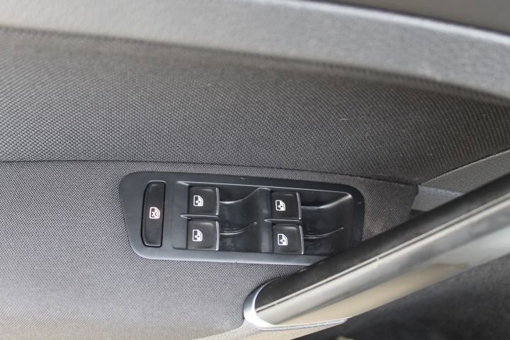 Used 2016 Volkswagen Golf S image 14