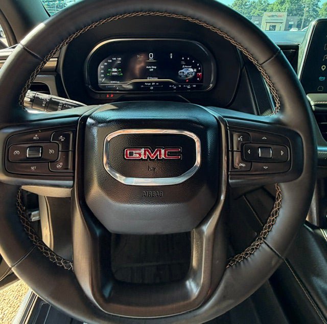 Used 2024 GMC Yukon AT4 w/ Technology Package AWD/4WD image 10
