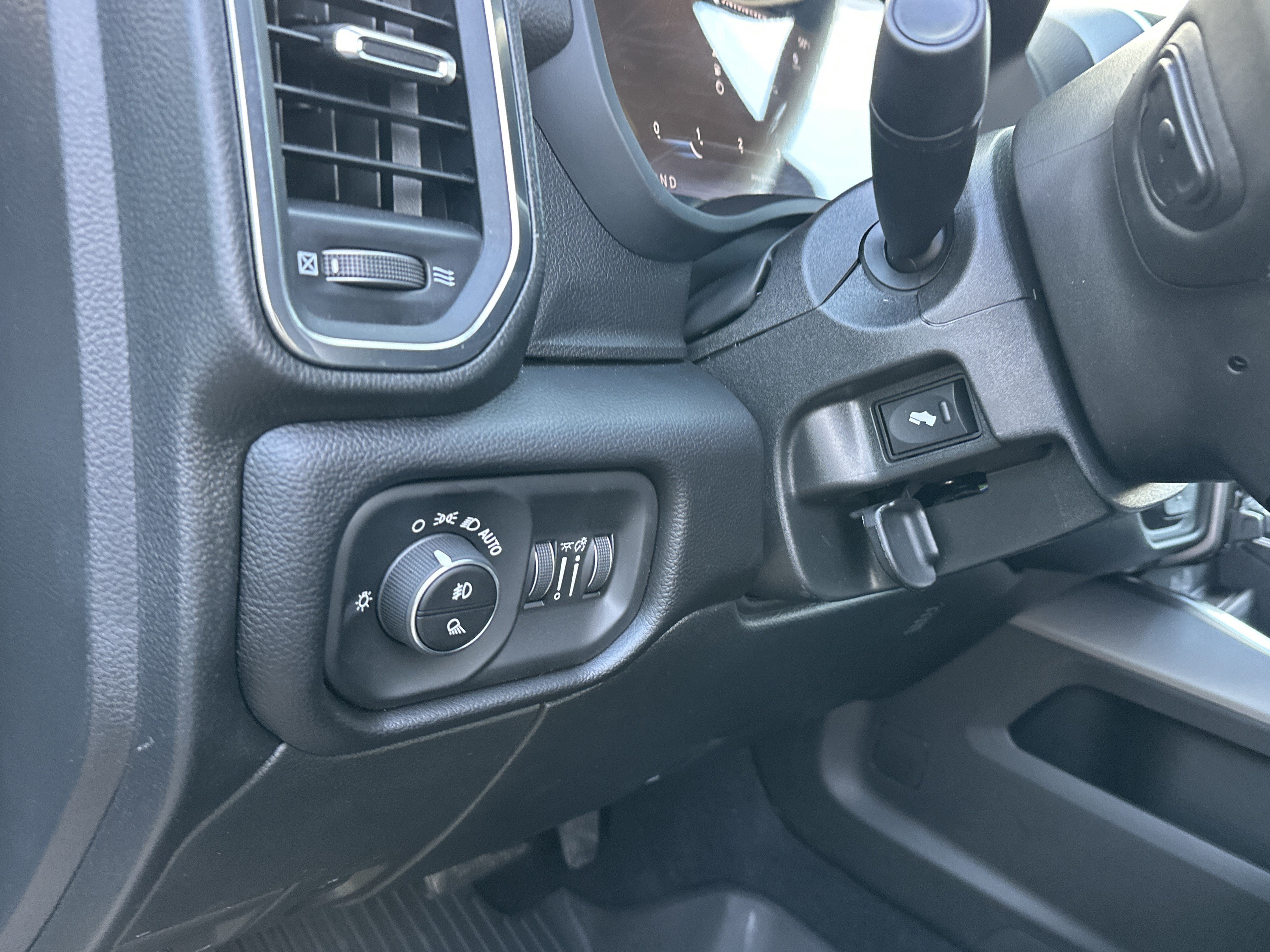 New 2026 RAM 2500 Laramie w/ Sport Appearance Package AWD/4WD image 17