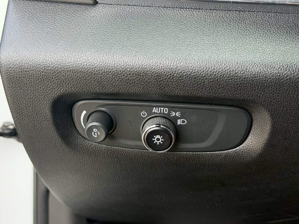 Used 2020 Chevrolet Traverse LS FWD image 24