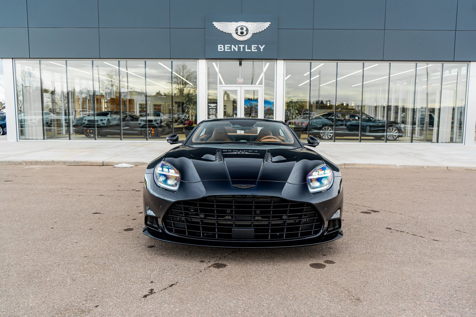 Used 2025 Aston Martin Vanquish V12 image 20