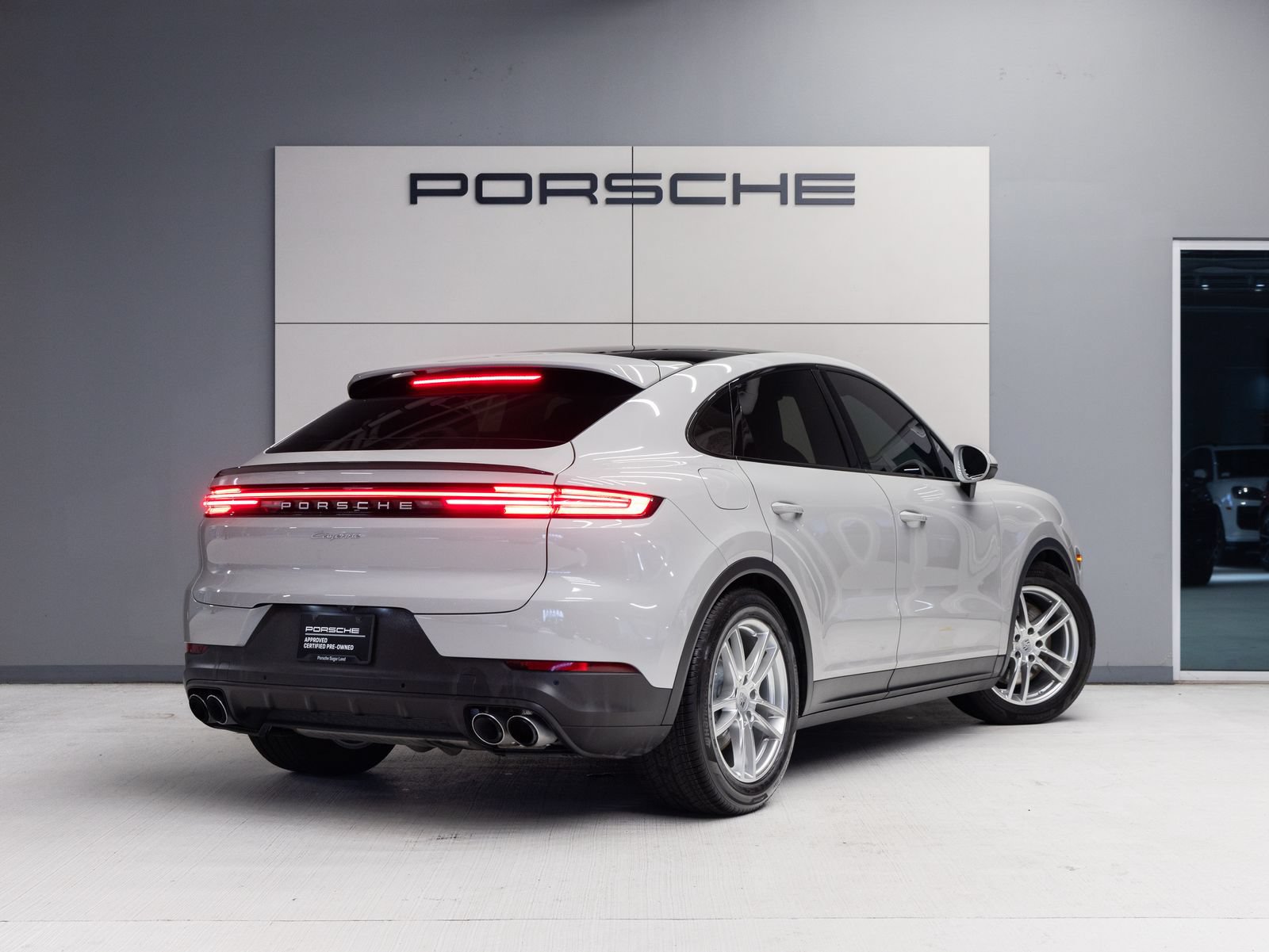 Certified 2024 Porsche Cayenne Coupe AWD/4WD image 7