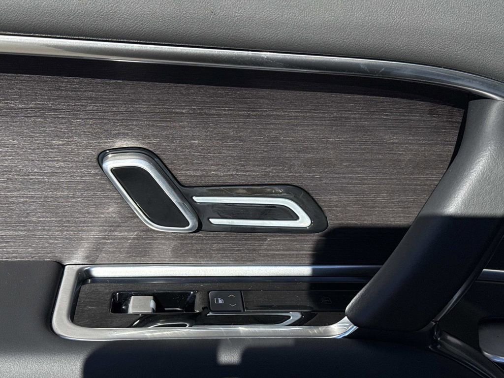 New 2025 Land Rover Range Rover SE image 22