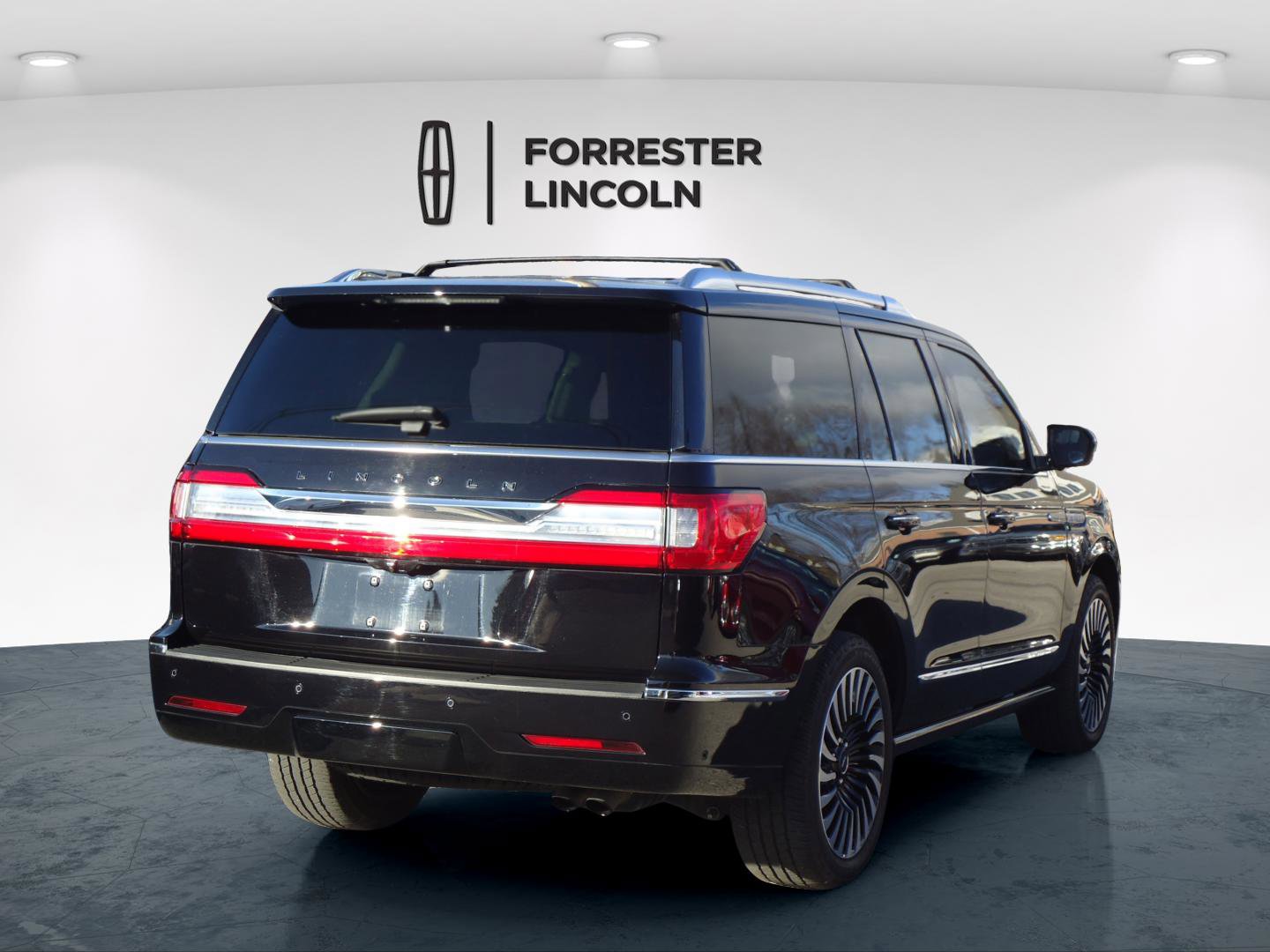 Used 2020 Lincoln Navigator Black Label w/ Cargo Convenience Package AWD/4WD image 3